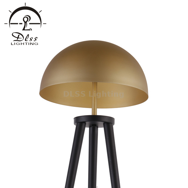 Lampe de table moderne avec abat-jour en dôme doré et trépied en plus de la lampe de bureau 9313
