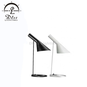 Fournisseur principal Lighting Collection Simple Designs Lampe de table, blanc/noir